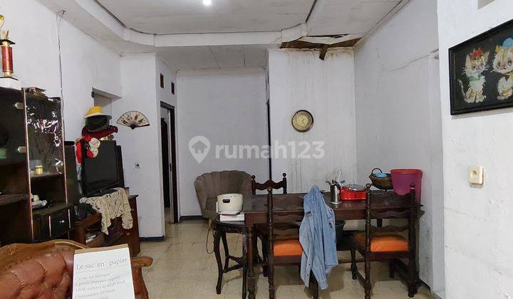 Rumah Perlu Renovasi, Lokasi Aman di Melong 1