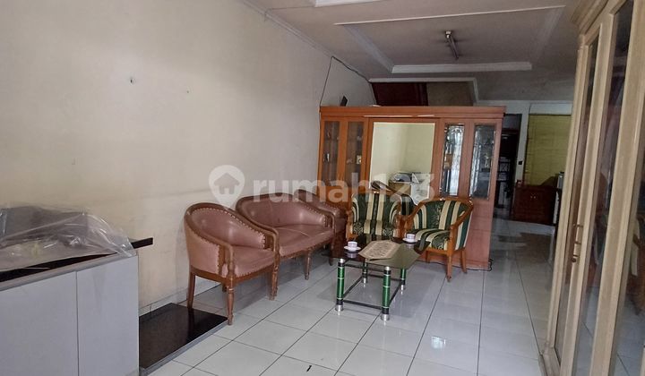 Rumah Akses Masuk 2 Mobil Lokasi Strategis di Margacinta