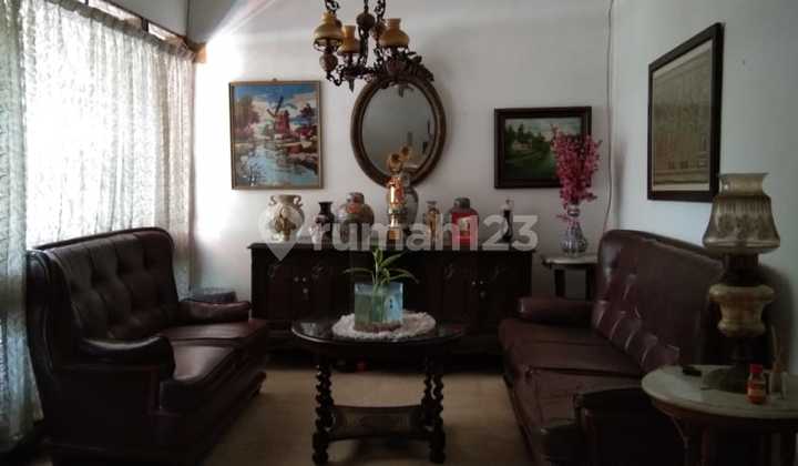 Hook House Near City Center in Buah Batu