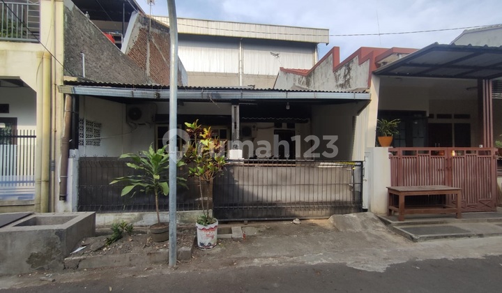 Rumah Siap Huni Lokasi Bebas Banjir di Margahayu Raya Rumah Siap Huni Lokasi Bebas Banjir di Margahayu Raya