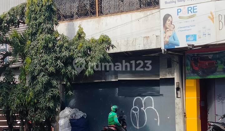 Ruko Mainroad Berada di Pusat Kota di Astana Anyar Bisa Disewakan