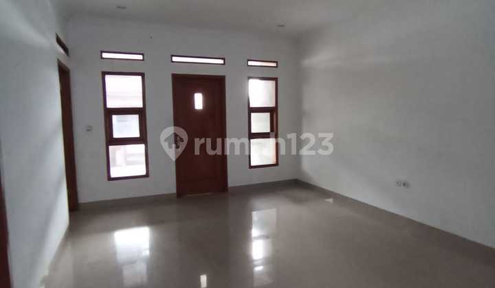 Rumah Dekat Pasar Tradisional di Kebon Kopi 2