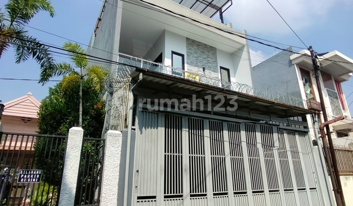 Rumah Bagus Super Cozy di Sudirman