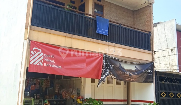 Ruko 3 Lantai Berada di Komplek Bisa Untuk Tempat Tinggal dan Buka Usaha di Buah Batu