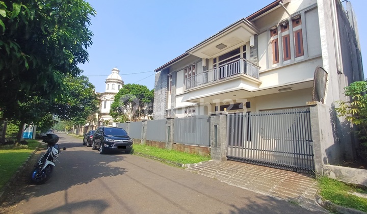 Spacious House, Elegant Design, Super Strategic Location! in Buah Batu Regency 2
