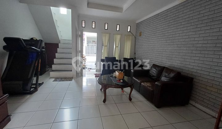 Rumah Terawat Strategis Dekat ke Cijawura