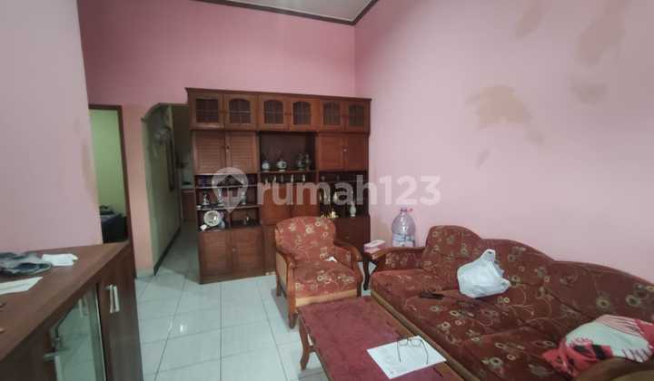 The house is located in a 24-hour secure complex in Pesona Ciganitri.