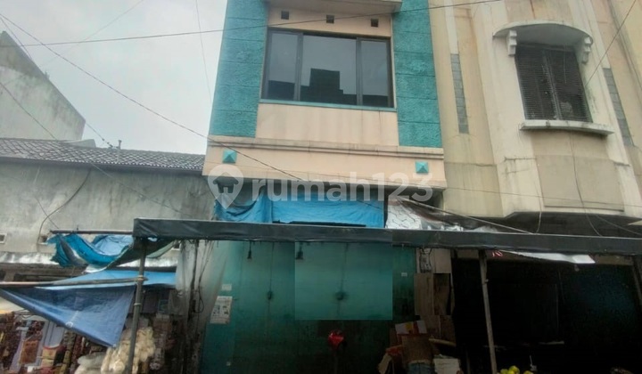 Ruko Kawasan Ramai Cocok Untuk Usaha di Pasar Baru