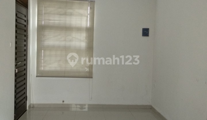 Rumah Berada di Komplek Fasilitas Lengkap di Grand Sharon Residence