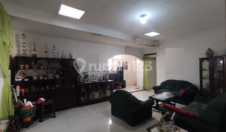 Rumah Bangunan Terawat di Margahayu Raya