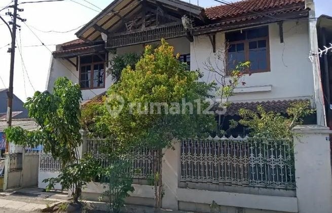 Well-Maintained Building Near City Center in Buah Batu