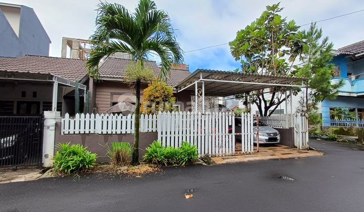 House Near Summarecon Toll Road in Cipamokolan