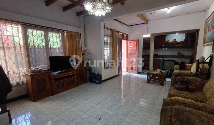 House Near Main Road and Minimarket in Logam