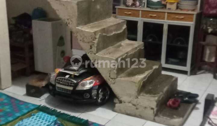 Rumah Berada dalam Komplek Yang Nyaman di Taman Bukit Lagadar, Nanjung