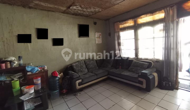 Strategic House Near Market in Cijerah 2