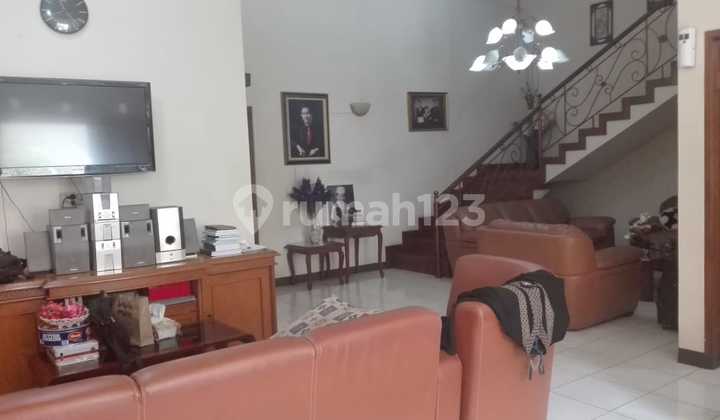 Rumah Bangunan Terawat dan Kokoh di Encep Kartawiria, Cimahi Rumah Bangunan Terawat dan Kokoh di Encep Kartawiria, Cimahi