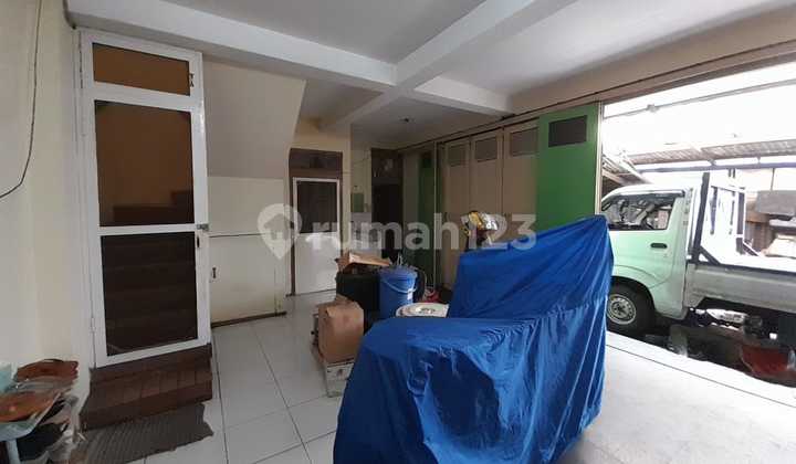 Shop House Suitable for Business in a Crowded Kopo Area