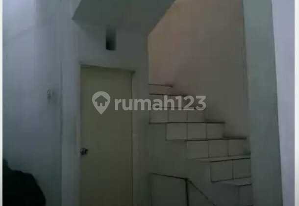 Shop House in a Crowded Area Suitable for Business in Pasar Baru 2