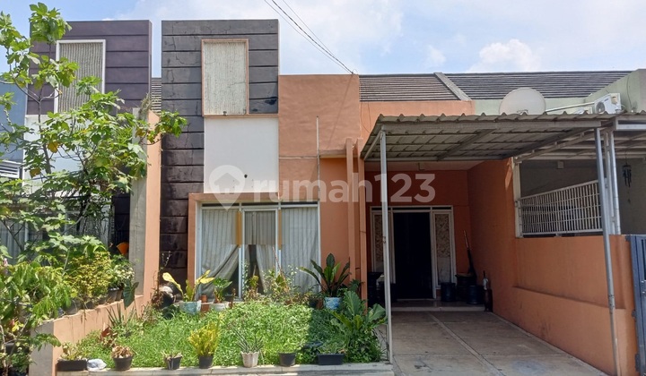 Rumah Berada di Komplek yang Nyaman di Ciwastra