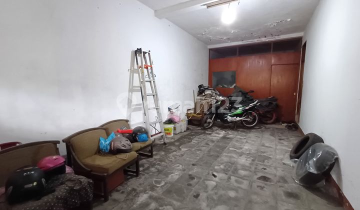 Rumah Mainroad, Luas dan Asri di Batununggal 2