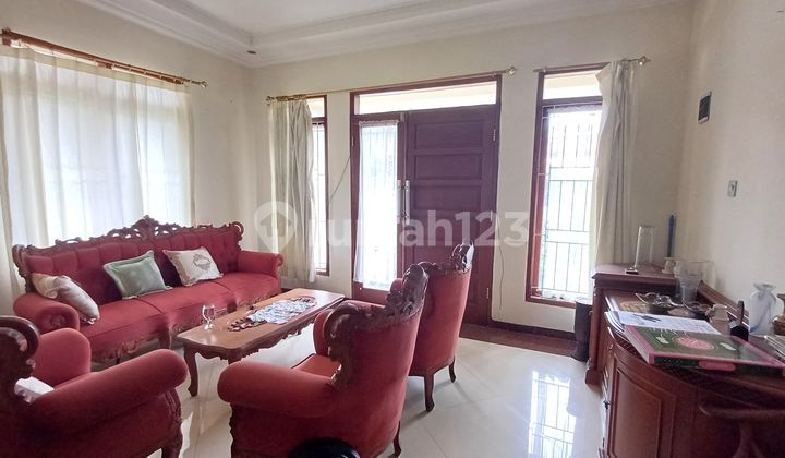 Rumah dengan Ruang Tamu Cukup Luas di Margacinta Rumah dengan Ruang Tamu Cukup Luas di Margacinta