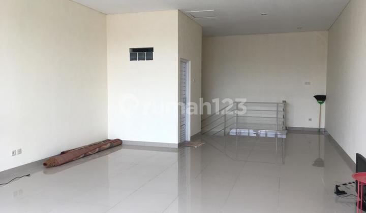 Well-Maintained Shop House Suitable for Office or Business Location in Ciganitri 2