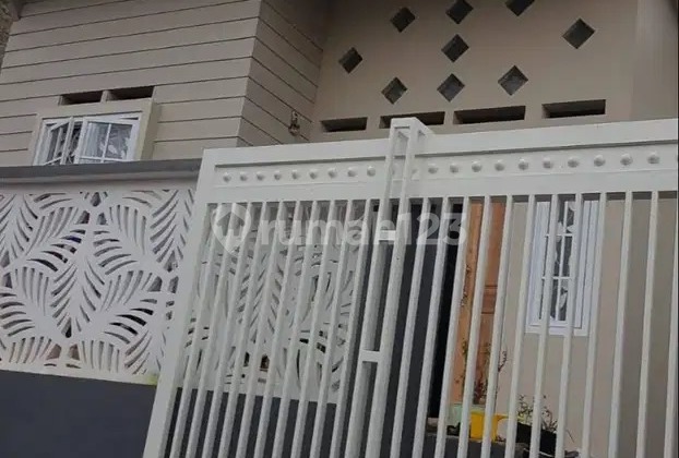 Rumah Hoek di Dalam Komplek Cisasawi Cihanjuang dengan Akses Jalan yang Mudah Rumah Hoek di Dalam Komplek Cisasawi Cihanjuang dengan Akses Jalan yang Mudah