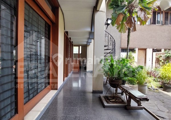 For Sale: Cihapit Wing House, Bandung Wetan