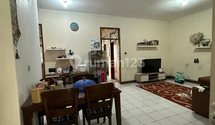 Quick sale of a house below market price in Cipta Graha Gunung Batu Pasteur, ready to occupy, near Pasteur Toll Gate. Beautiful environment, wide and big roads, single gate system. Quick sale of a house below market price in Cipta Graha Gunung Batu Pasteur, ready to occupy, near Pasteur Toll Gate. Beautiful environment, wide and big roads, single gate system.