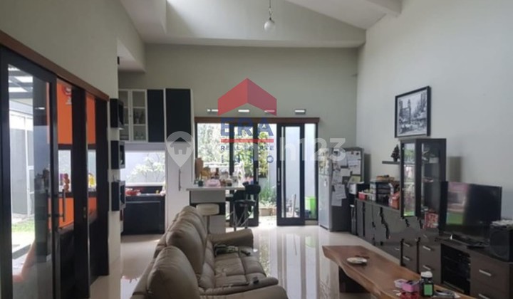 Rumah minimalis di Singgasana Pradana . Lokasi premium. Siap huni. Semi furnished