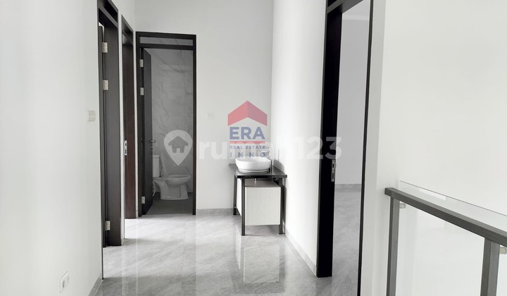 Rumah Baru Classic Minimalis di Batununggal 2