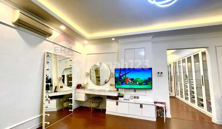 Rumah Lux Singgasana Pradana, Mewah, Semi Furnished, Dalam Cluster 2