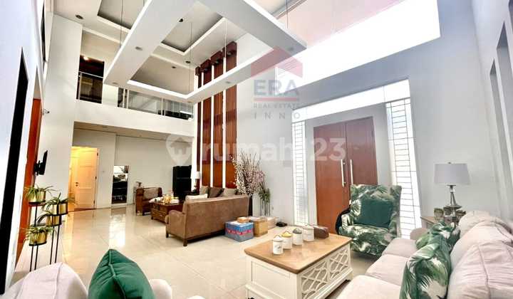 Rumah Lux Singgasana Pradana, Mewah, Semi Furnished, Dalam Cluster