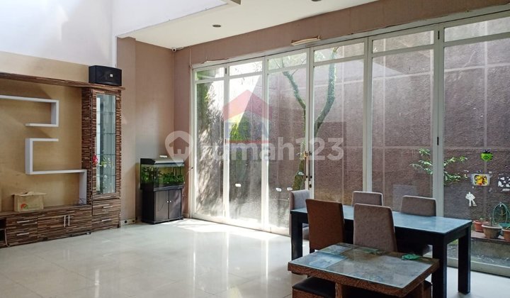 For rent: 2-story house in the popular Mekar Wangi cluster
