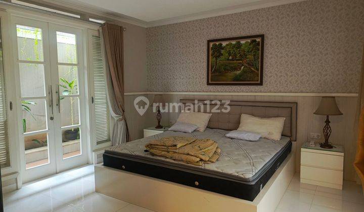 Rumah 3 Lantai SHM Bagus Full Furnished di Ciumbuleiut Bandung 2