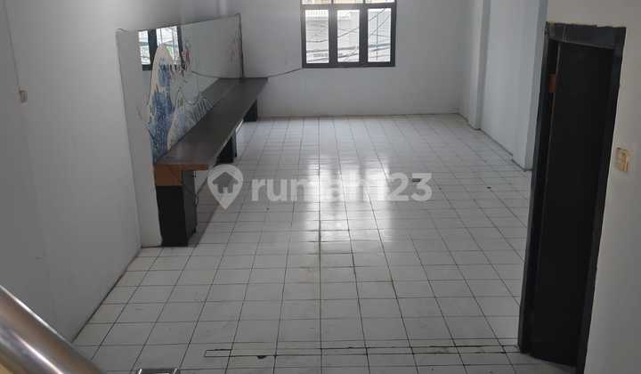Strategic Ready-to-Use Ruko for Rent in Lengkong Kecil 2