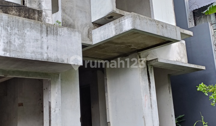 For Sale House in Intercon, West Jakarta, Flood-Free, Quiet Location 2