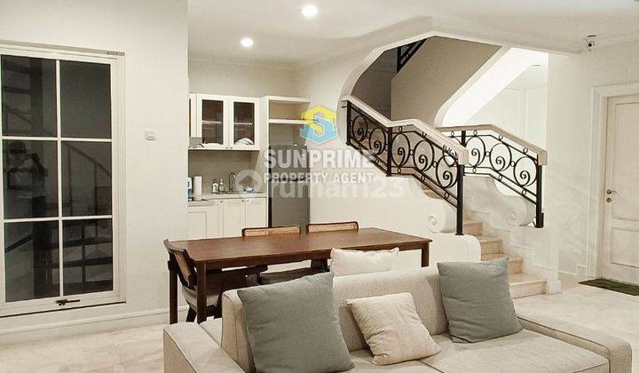 ruang keluarga rumah lux split level ,private
