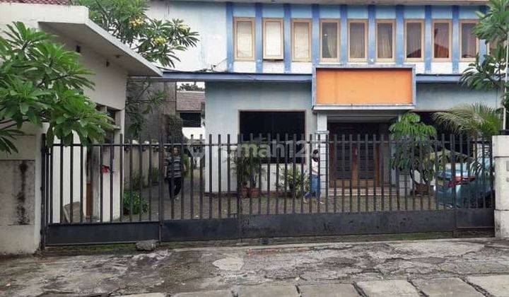 Bangunan Eks Kantor dan Sekolah di Dekat Jalan Raya Pasar Minggu