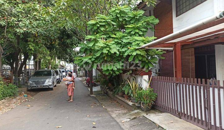 Rumah depan taman di Tebet Jakarta Selatan 1