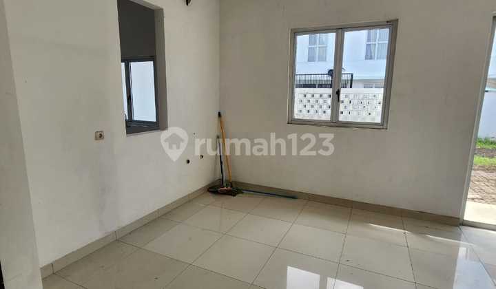 Super Spacious Modern Residential House for Rent - Palm Spring Cluster Near Commercial Jakarta Garden City, Cakung 028 2