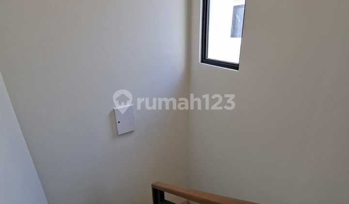 Dijual Rumah Baru Gress! Summarecon Crown Gading - Cluster Regia 6X11 Murah Siap Huni!! (018) 2
