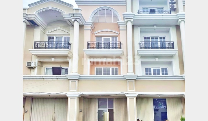 Rent a 3-Storey Premium Location Shop House at Harapan Indah Bekasi City Center 011