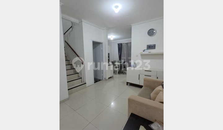 Sewa Rumah Metland Menteng Cakung - 2 Lantai Full Furnish, Depan Taman & Strategis! (029)