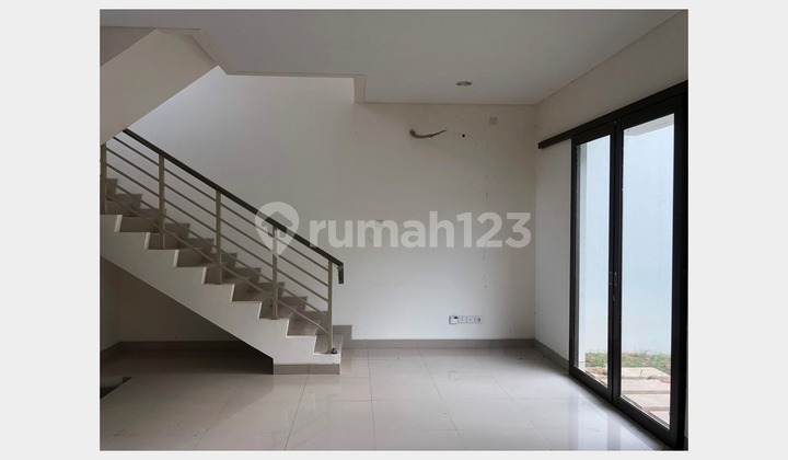 Luxury House Rental in Shinano Jgc Cluster - In Front of Park, Green & Spacious! (015)