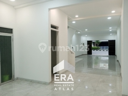 Ready-to-Occupy Shop House in the Commercial Center of Jl. Mt. Haryono, Semarang 2