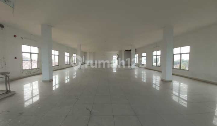 Strategic building location in Pemuda, Semarang.