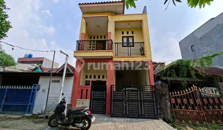 Jual Cepat Rumah 2 Lantai Siap Huni Full Renov Jual Cepat Rumah 2 Lantai Siap Huni Full Renov