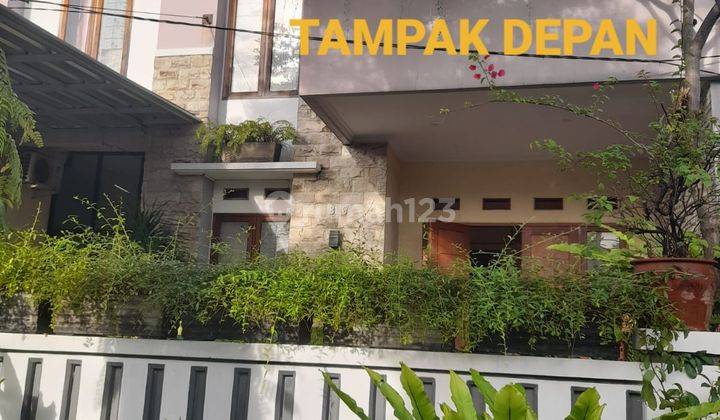 Rumah 2 Lantai Ada Taman Pribadi  1