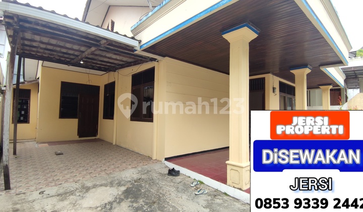 Rent House Suitable for Office Ready to Occupy Samarinda Ulu 9663
